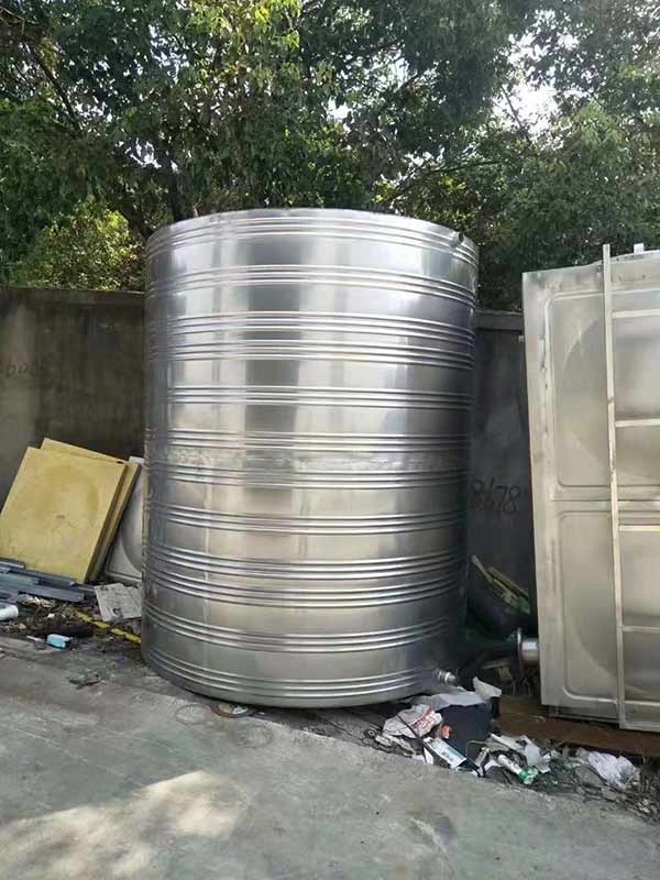 室外不锈钢水箱保温聚氨酯喷涂设备施工案例